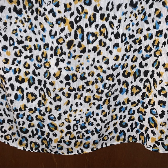 Women’s S CHARMING CHARLIE Multicolored Cheetah Print S/S Twist Career Shirt NEW - Picture 3 of 10